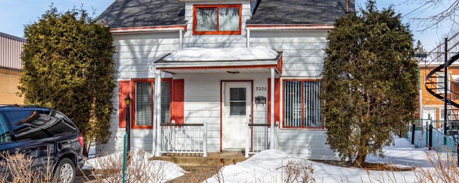Coquet cottage bien situé à vendre pour 275 000$: un chez-soi à Montréal à prix alléchant
