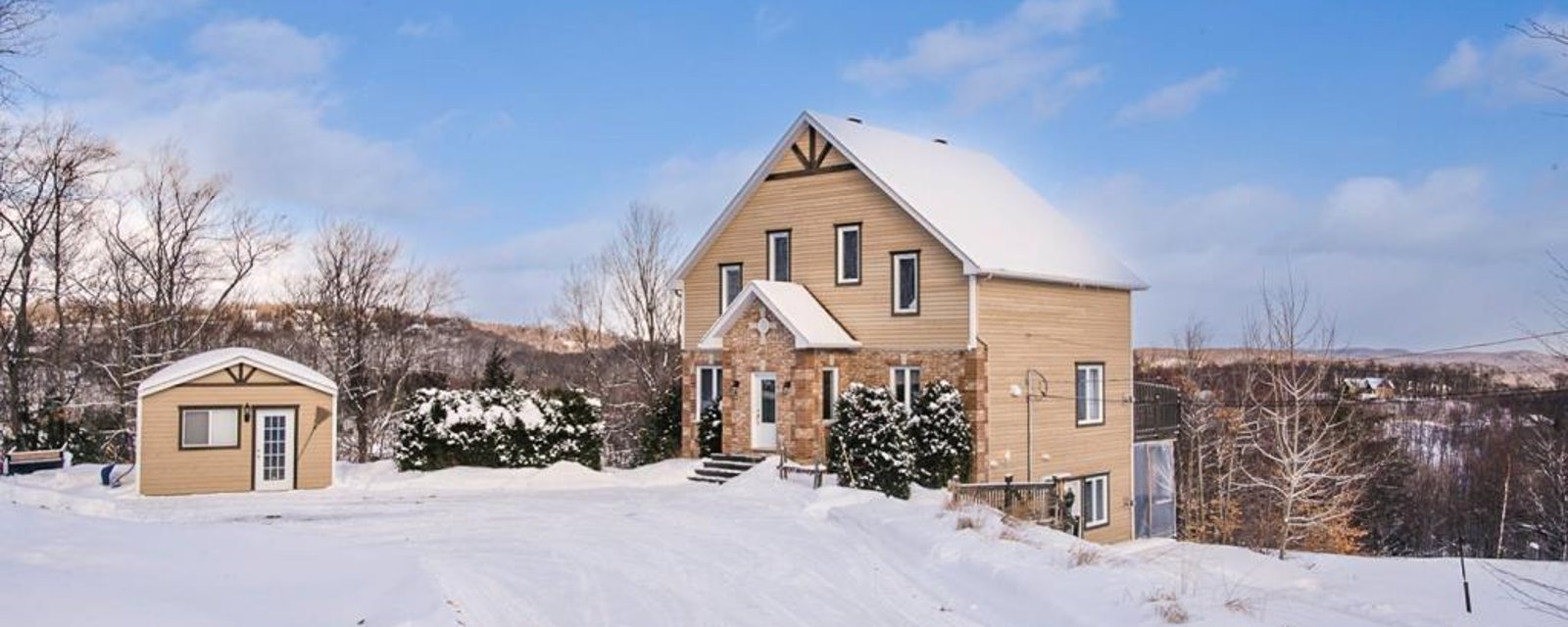 Spacieux cottage avec des finitions de qualité et une vue imprenable sur les montagnes et pentes de ski