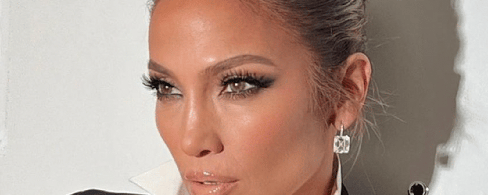 La tenue de Jennifer Lopez vole la vedette au Met Gala