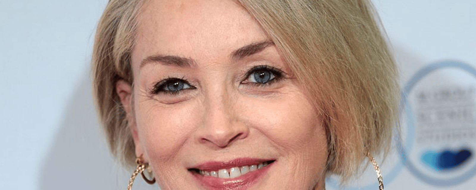 Sharon Stone célèbre ses 65 ans avec un look spectaculaire