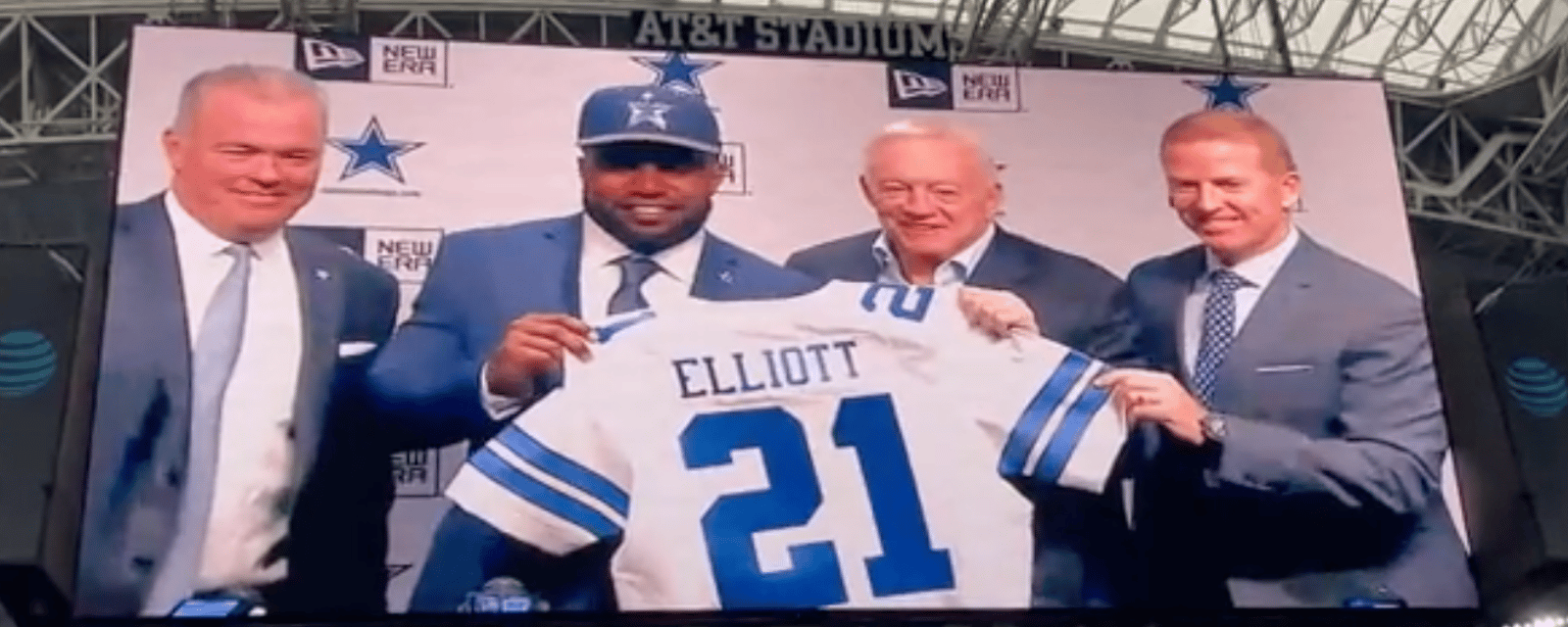 Video: Cowboys honor Ezekiel Elliott in his return