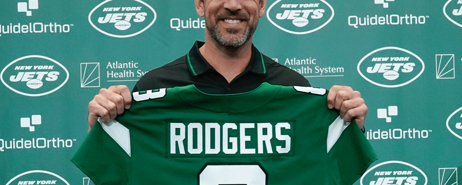 New York Jets QB Aaron Rodgers is already hurt! 