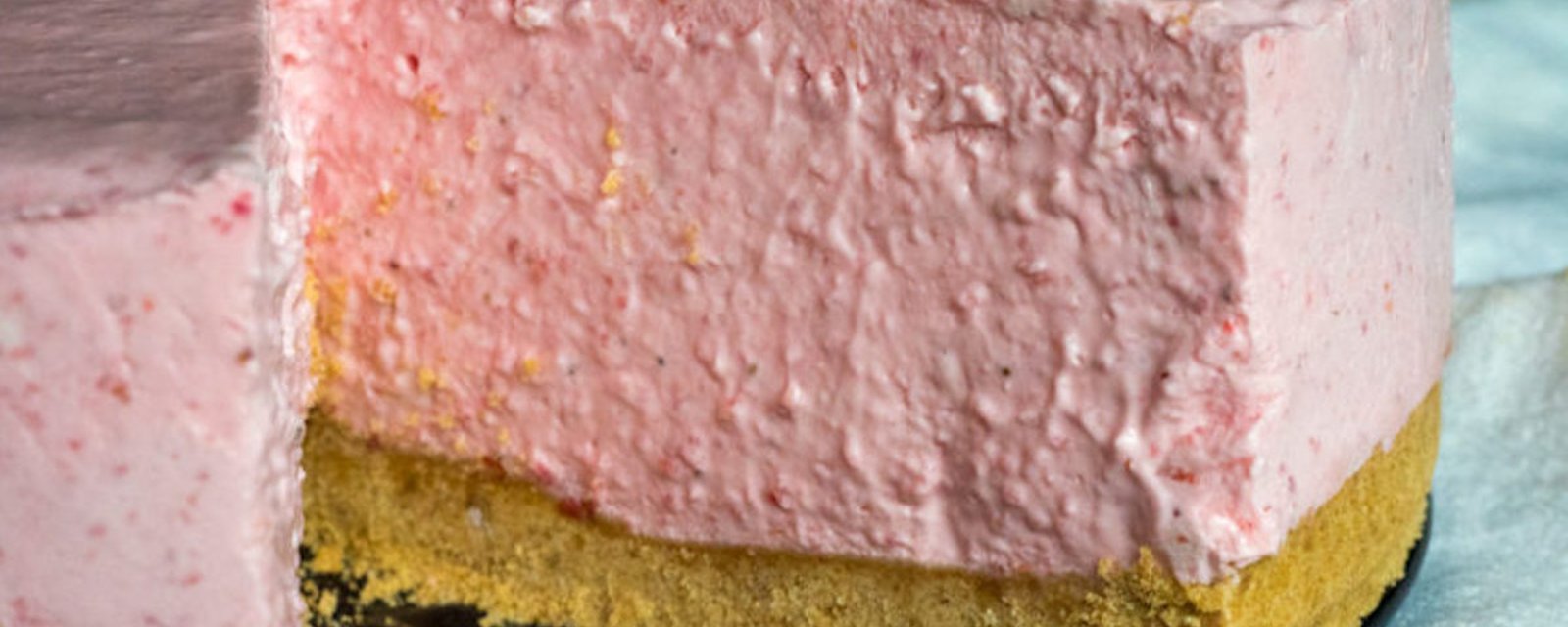 Succulent gâteau au fromage et aux fraises sans cuisson