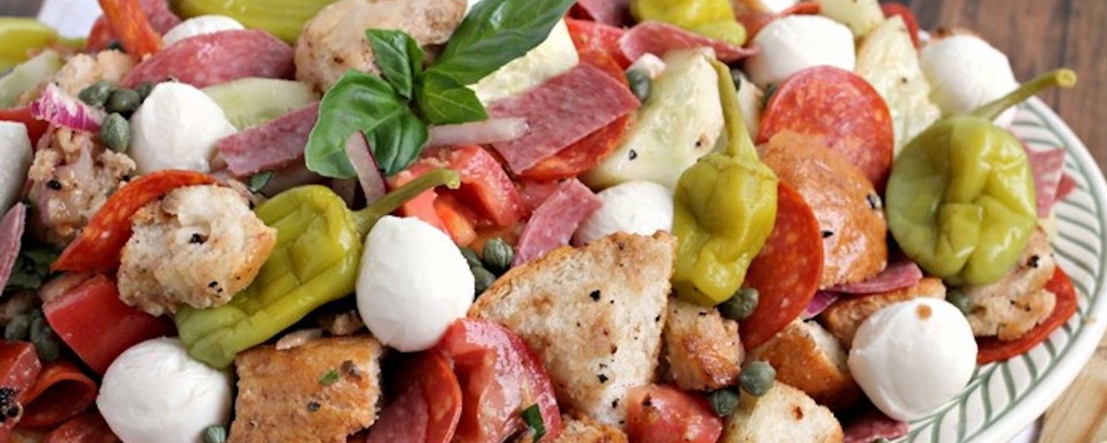 Salade d'antipasti italienne 