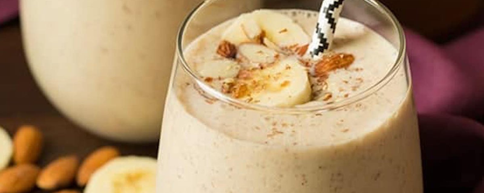 Un boost de vitamines: le smoothie aux bananes, amandes et graines de lins