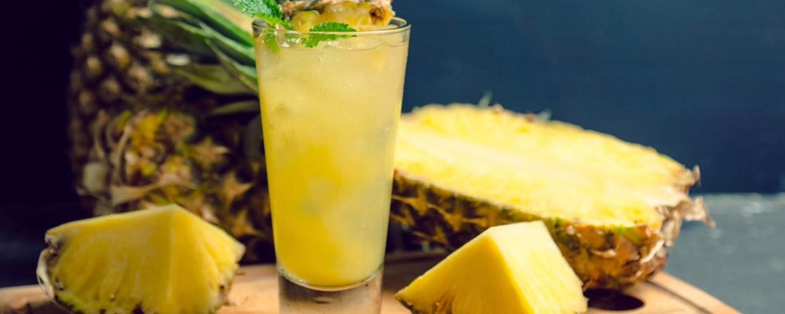 Succulent punch pétillant au rhum et à l'ananas