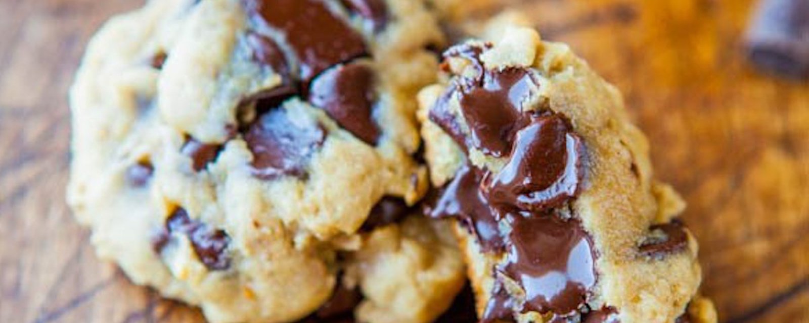 Le fromage à la crème peut élever vos biscuits aux pépites de chocolat à un autre niveau. Voici une recette facile!