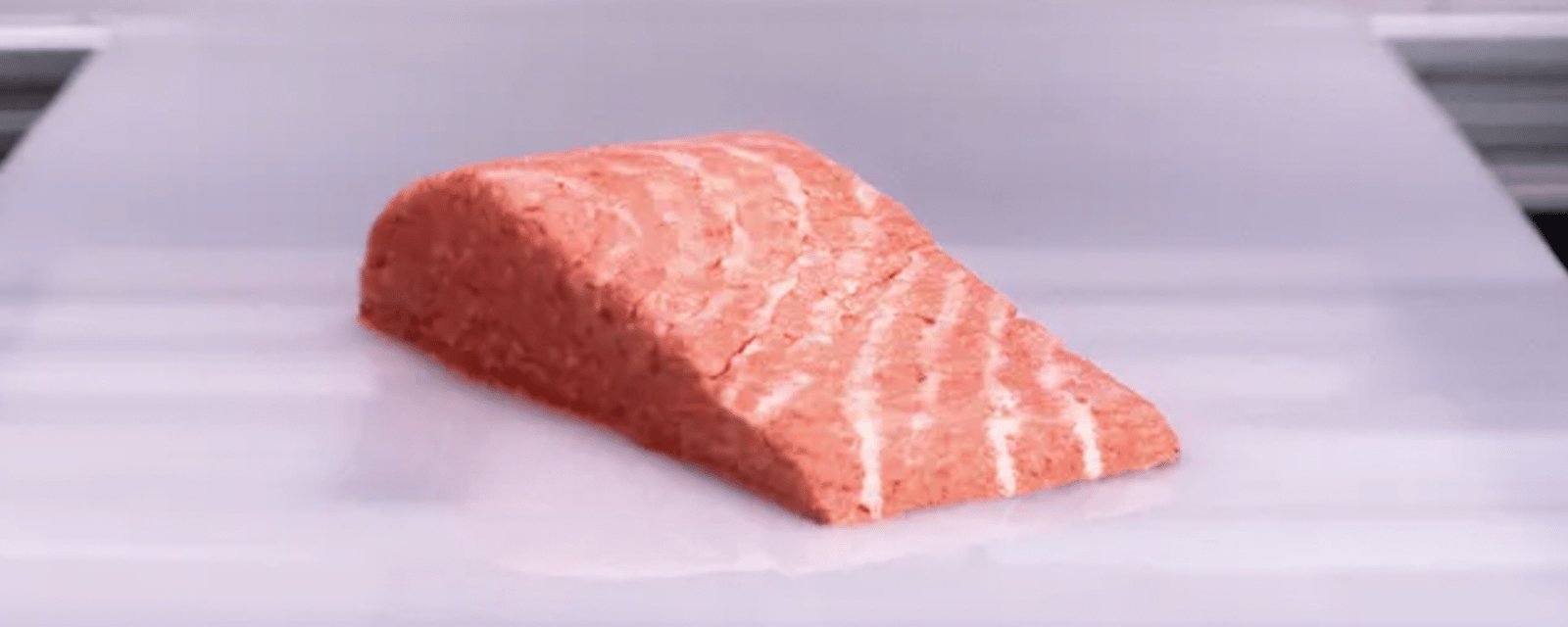 Un saumon végétalien fabriqué avec une imprimante 3D désormais disponible dans des supermarchés