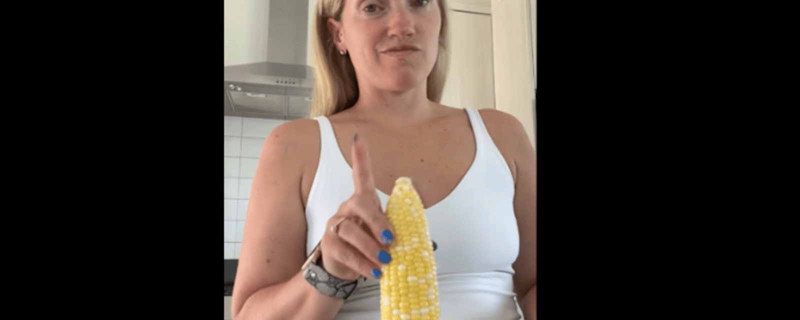 La meilleure façon de couper le maïs frais de son épi