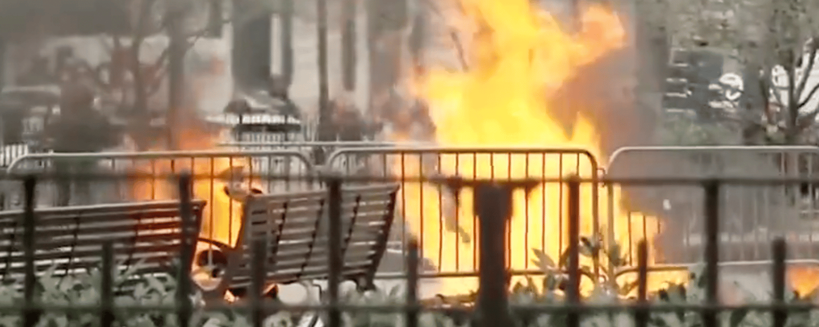 Procès de Donald Trump: Un homme essaye de s'immoler par le feu devant le tribunal