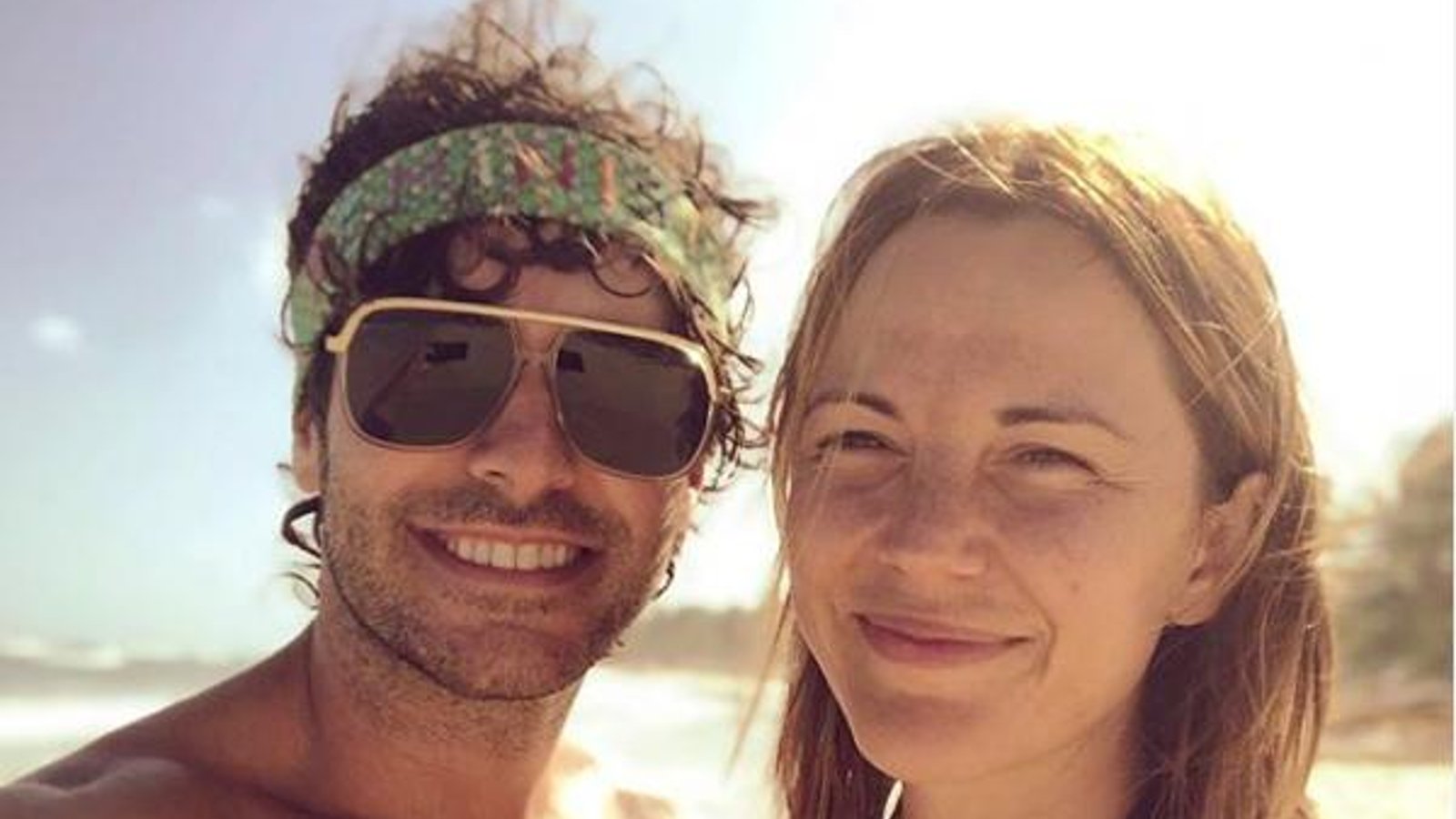 Alex Nevsky publie une photo adorable pour ses 2 ans de couple avec Vanessa Pilon