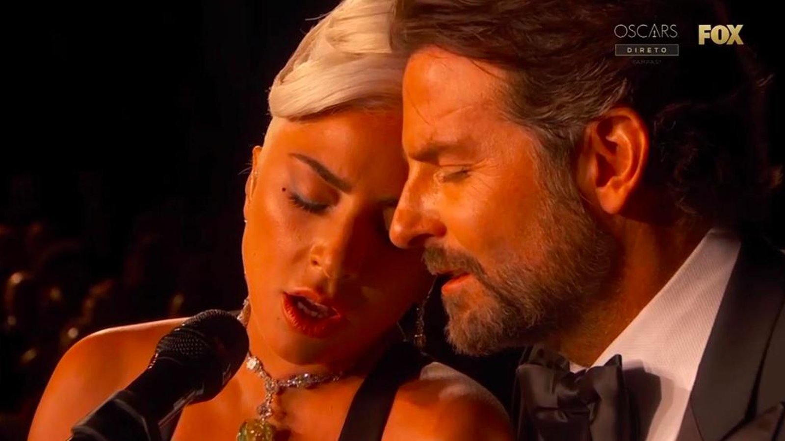 À VOIR: Lady Gaga et Bradley Cooper mettent le feu aux Oscars avec une performance incroyable