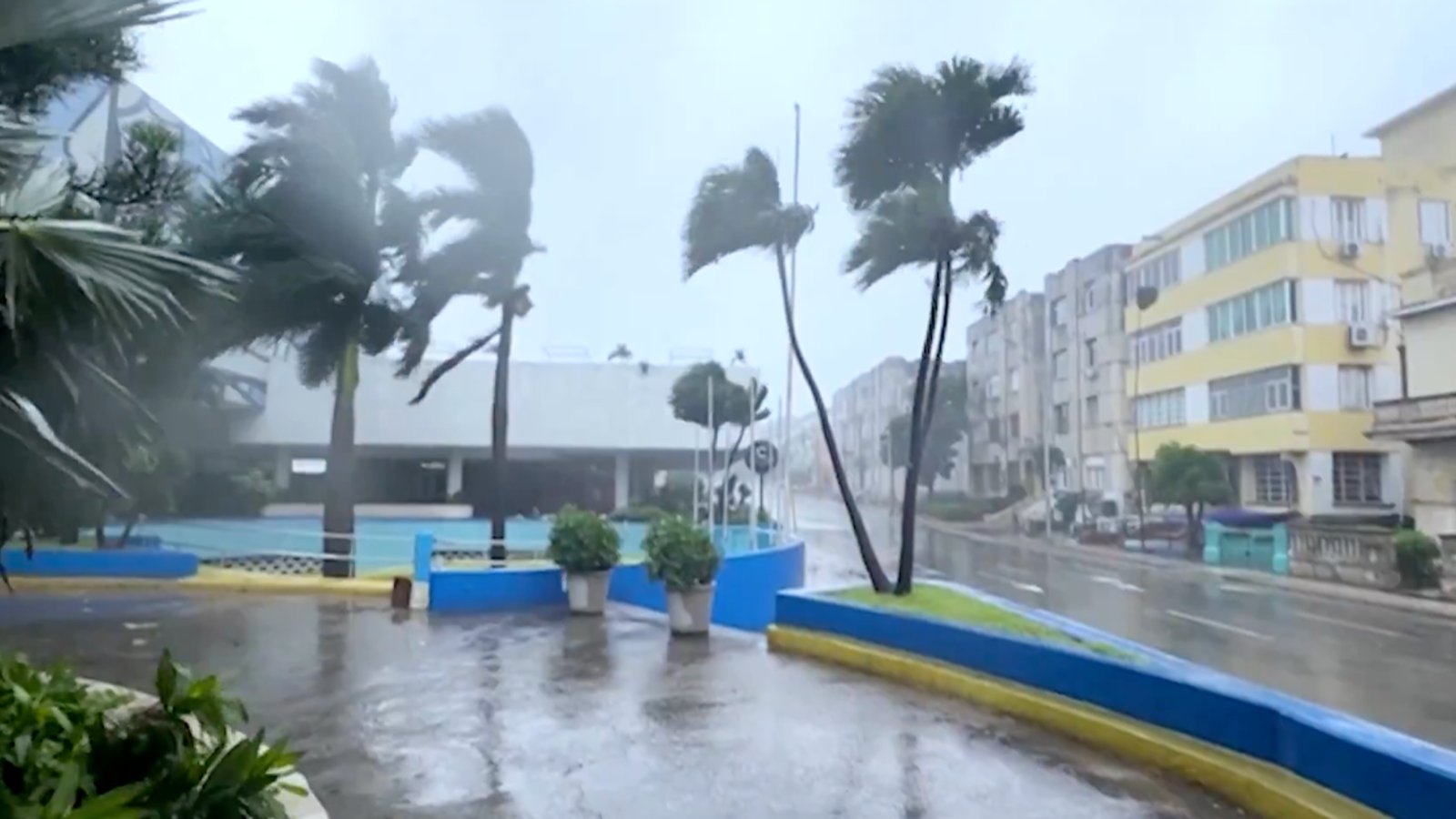 Voici des images impressionnantes de l'ouragan Rafael qui a frappé Cuba