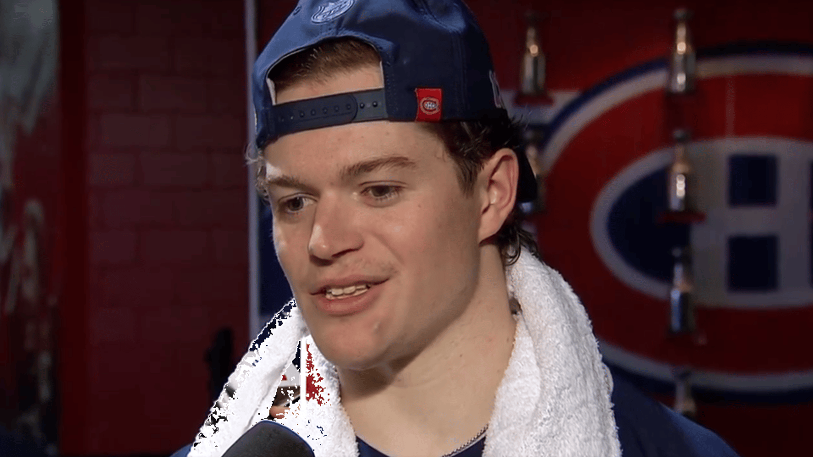 Cole Caufield démontre tout son amour envers les partisans du Canadien