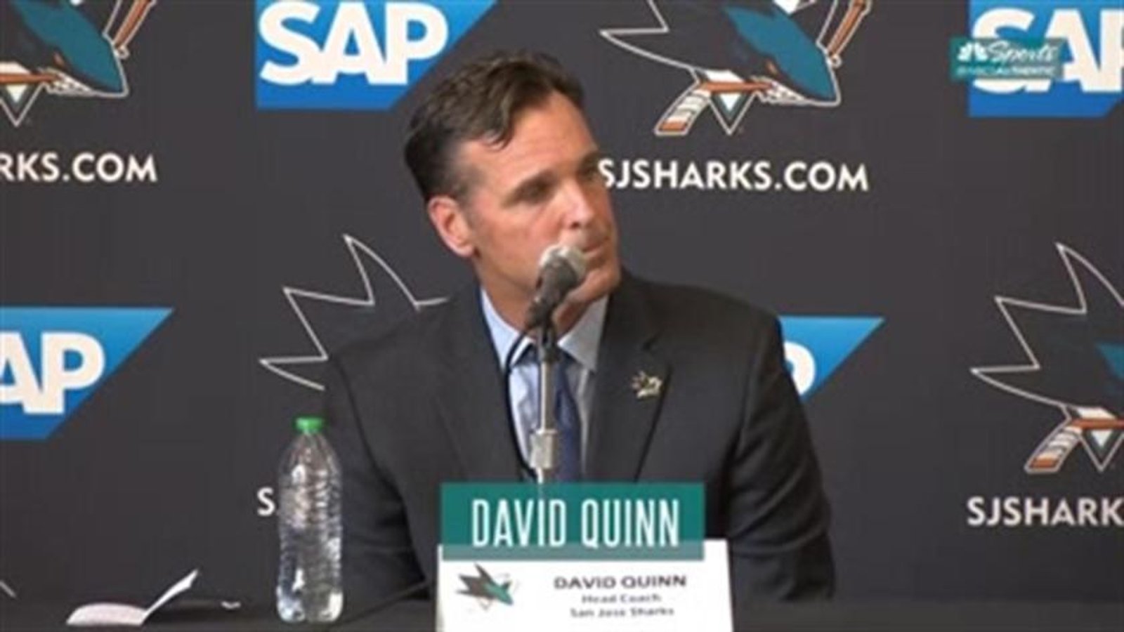 David Quinn pose un très beau geste pour le match face au Canadien