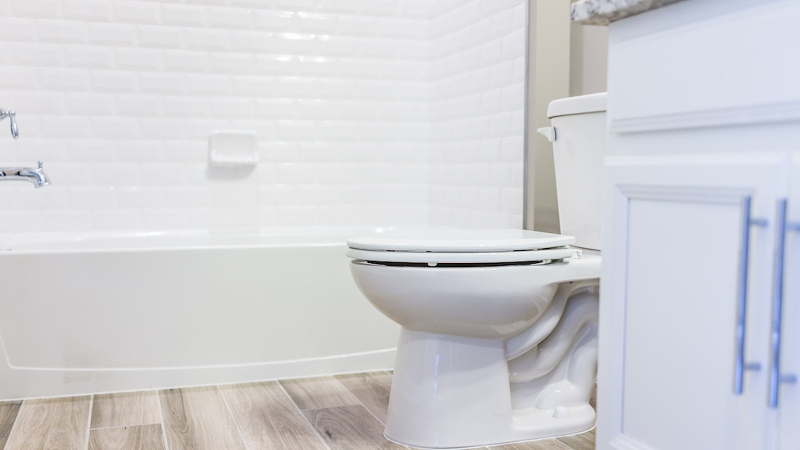 7 trucs de pro pour une salle de bain propre en permanence