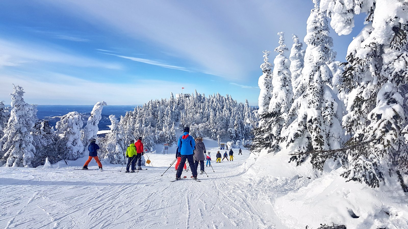 Près de 27 000 postes à combler cet hiver en tourisme au Québec