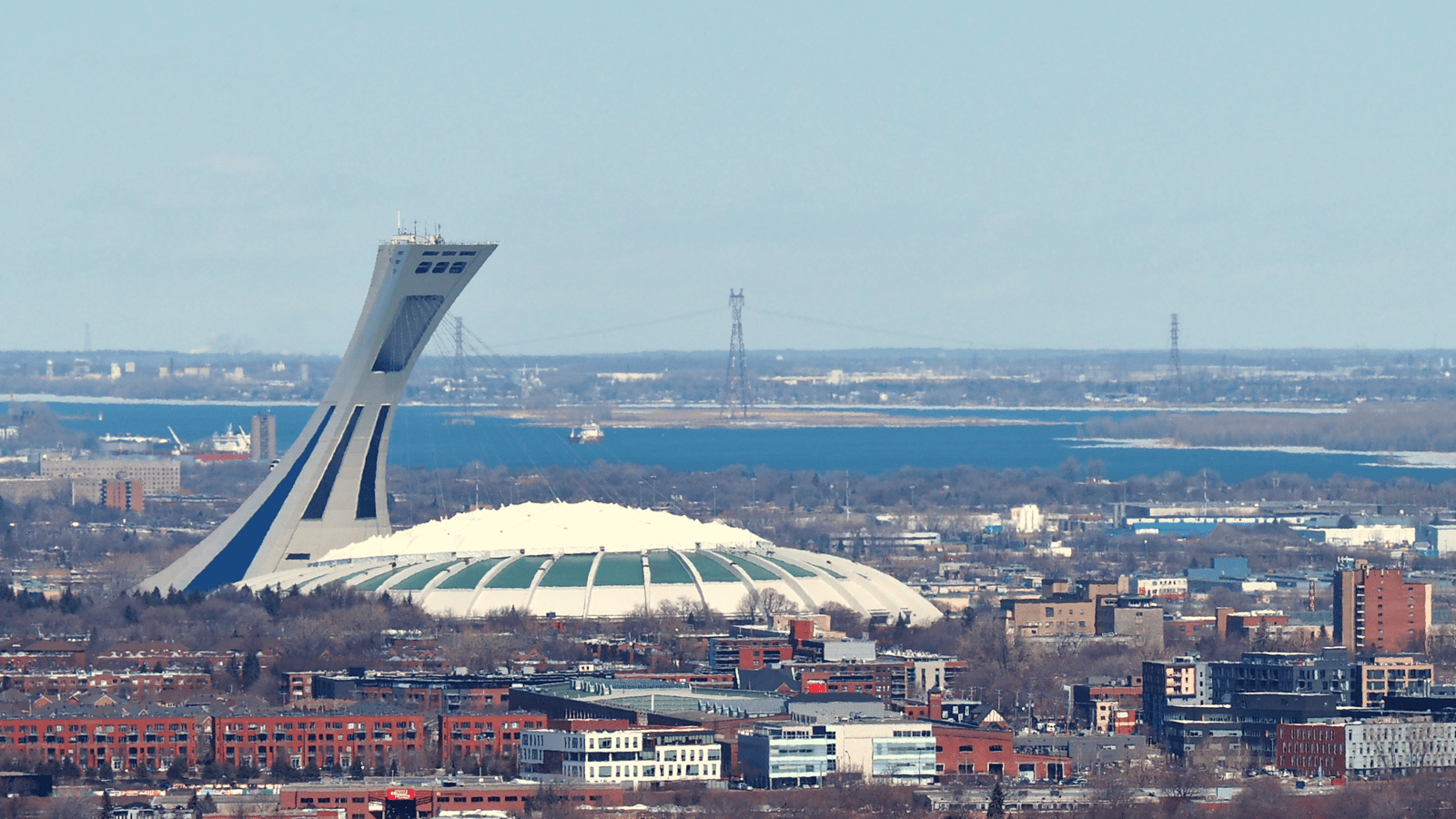 Le gouvernement annonce une subvention de 40 millions $ pour décontaminer la tour du Stade olympique.