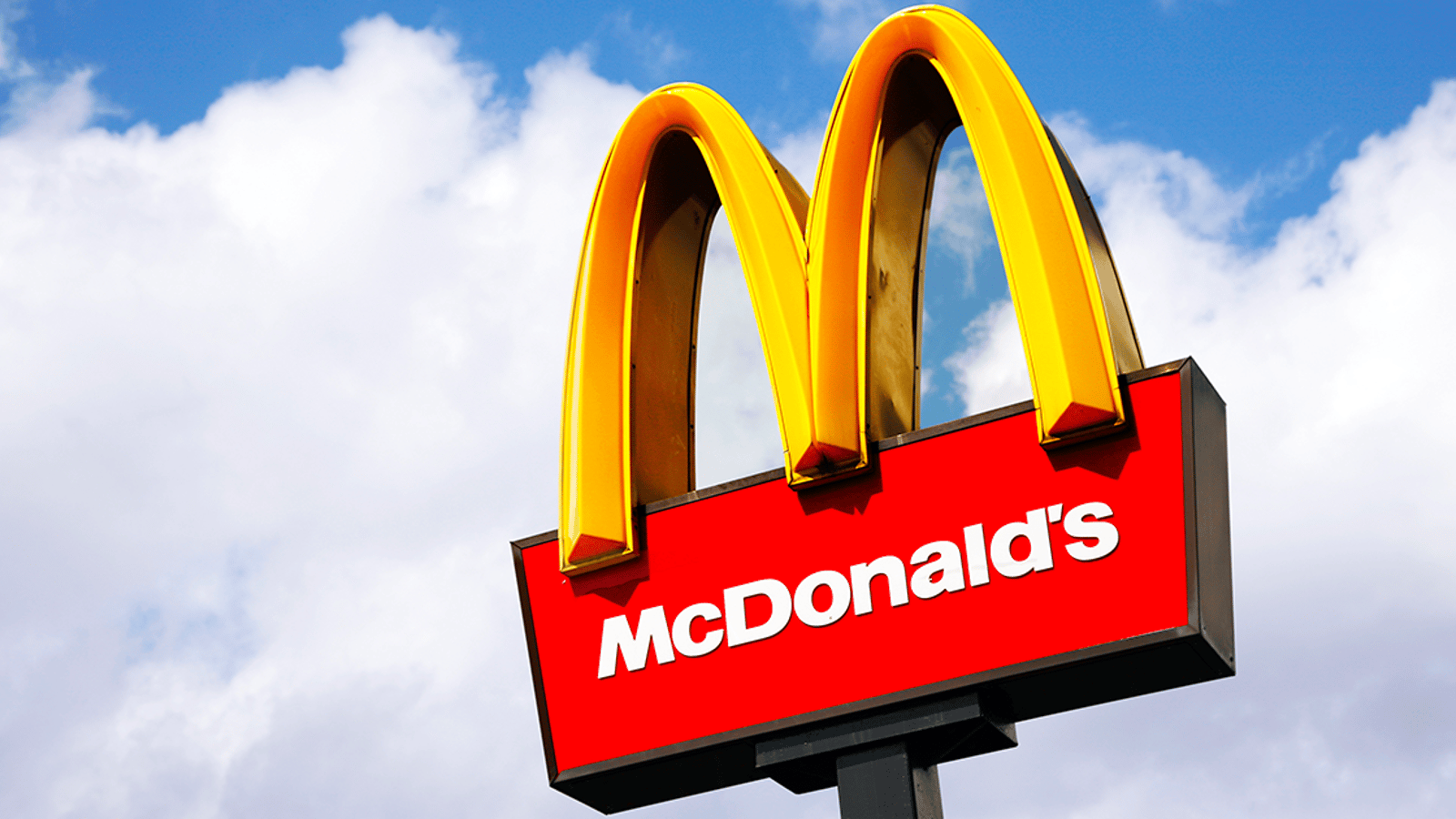 Une femme raconte l'expérience cauchemardesque qu'elle a vécue dans un McDonald's du Québec