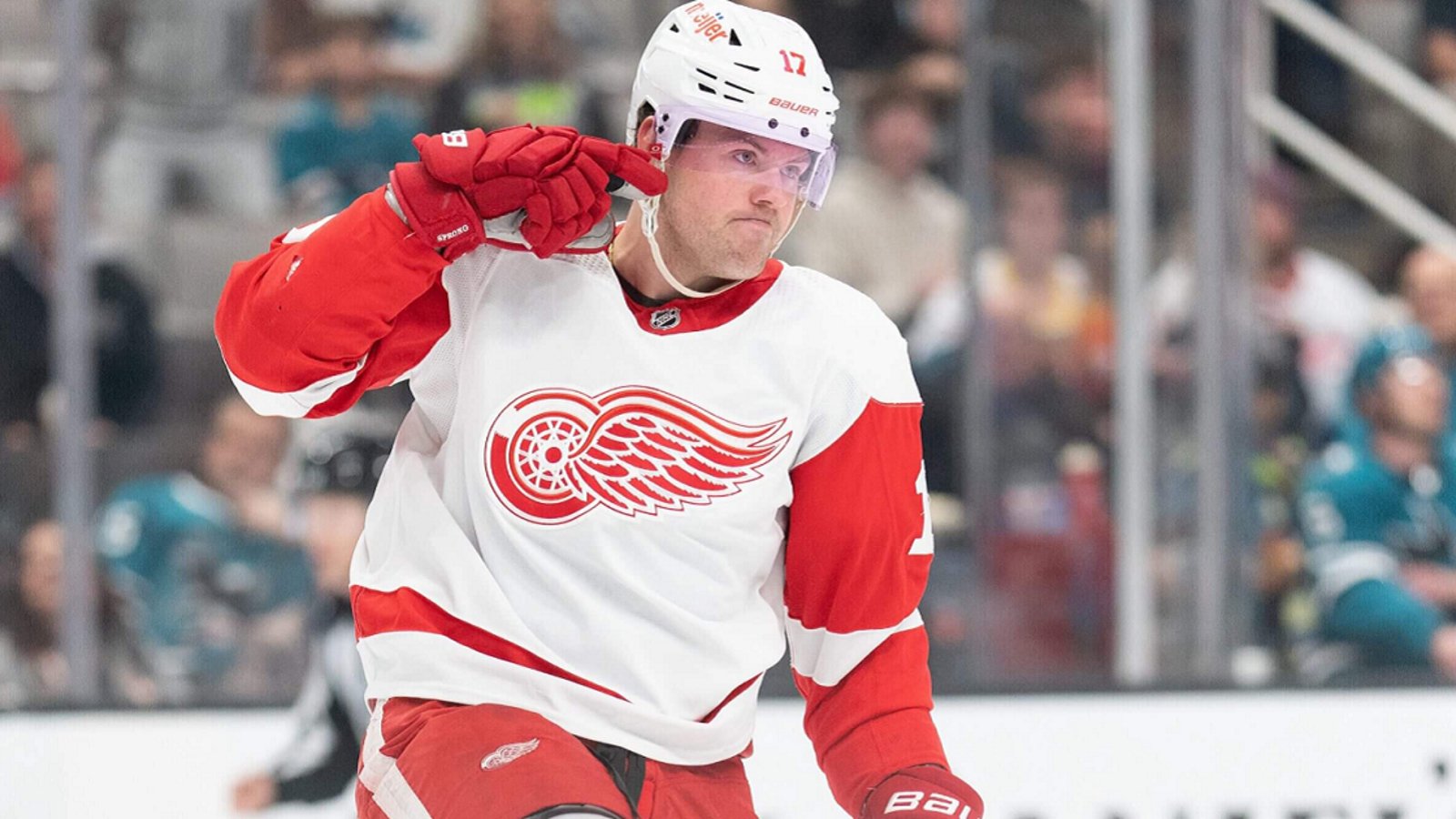 Daniel Sprong agrees to one year deal on Saturday.