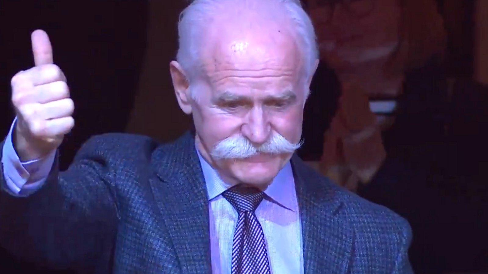 Lanny McDonald receives beautiful ovation in return from cardiac event.