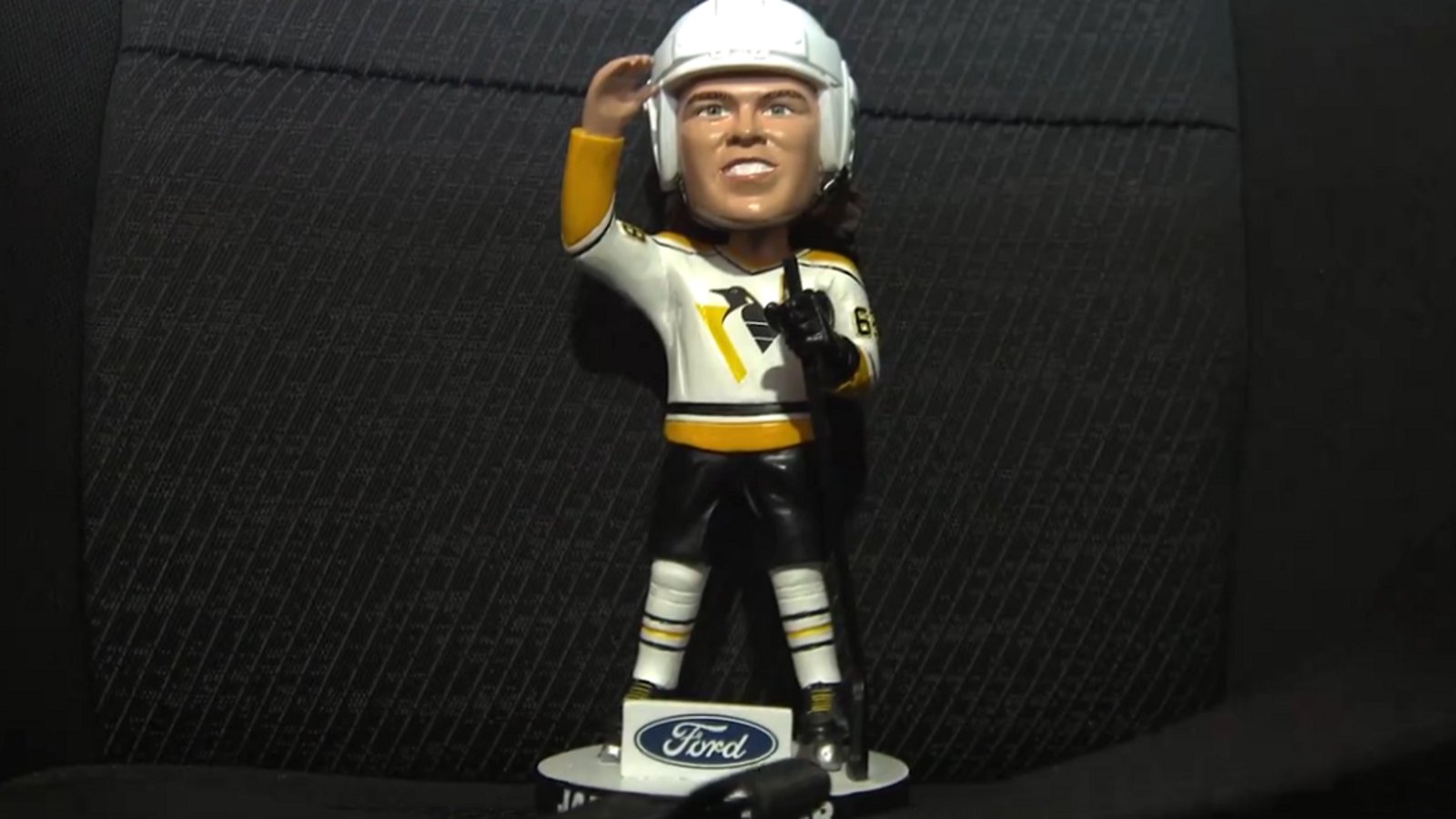A new clue in the Jaromir Jagr bobbleheads mystery.