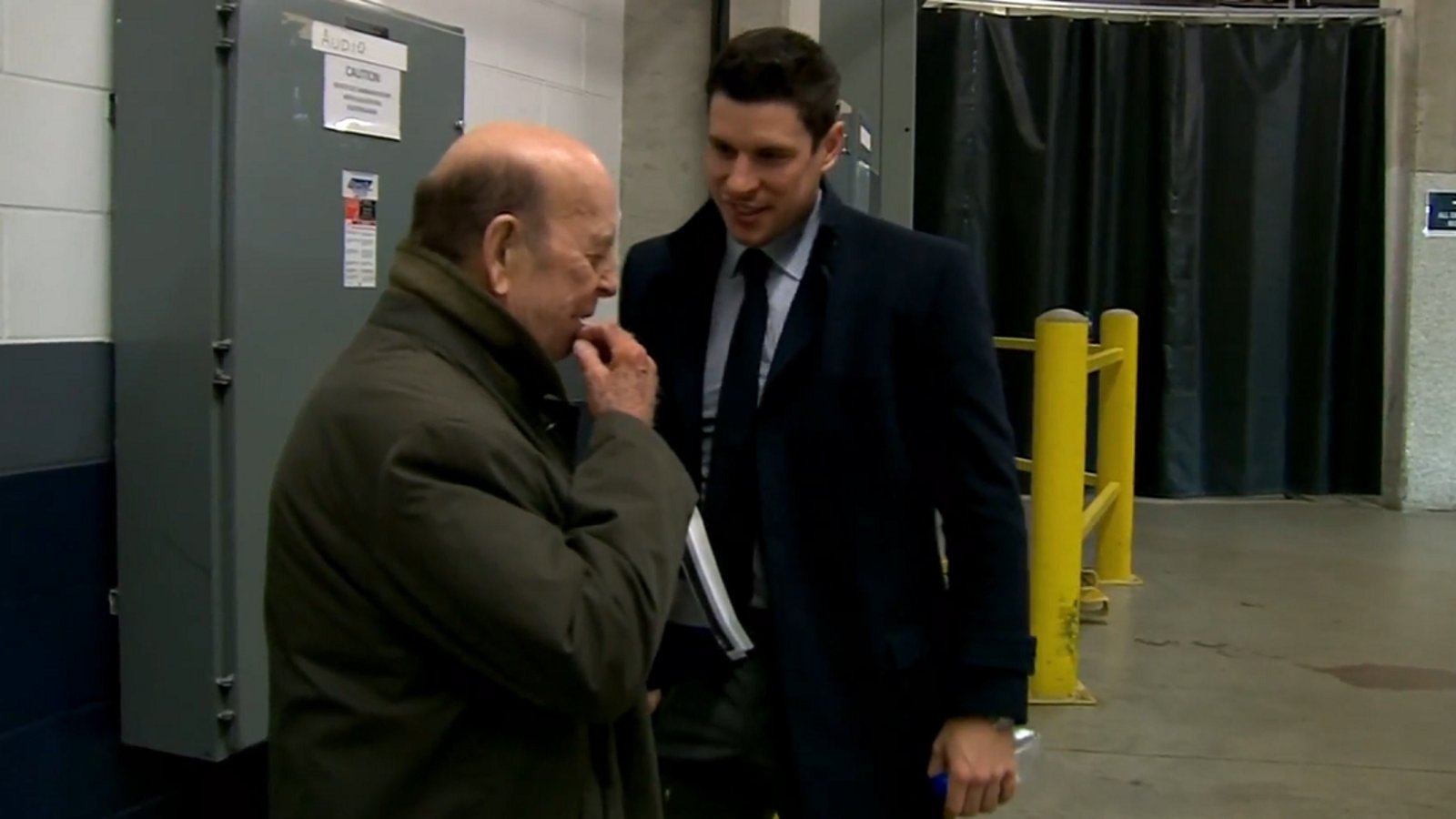 Sidney Crosby gives Bob Cole his own personal tribute.
