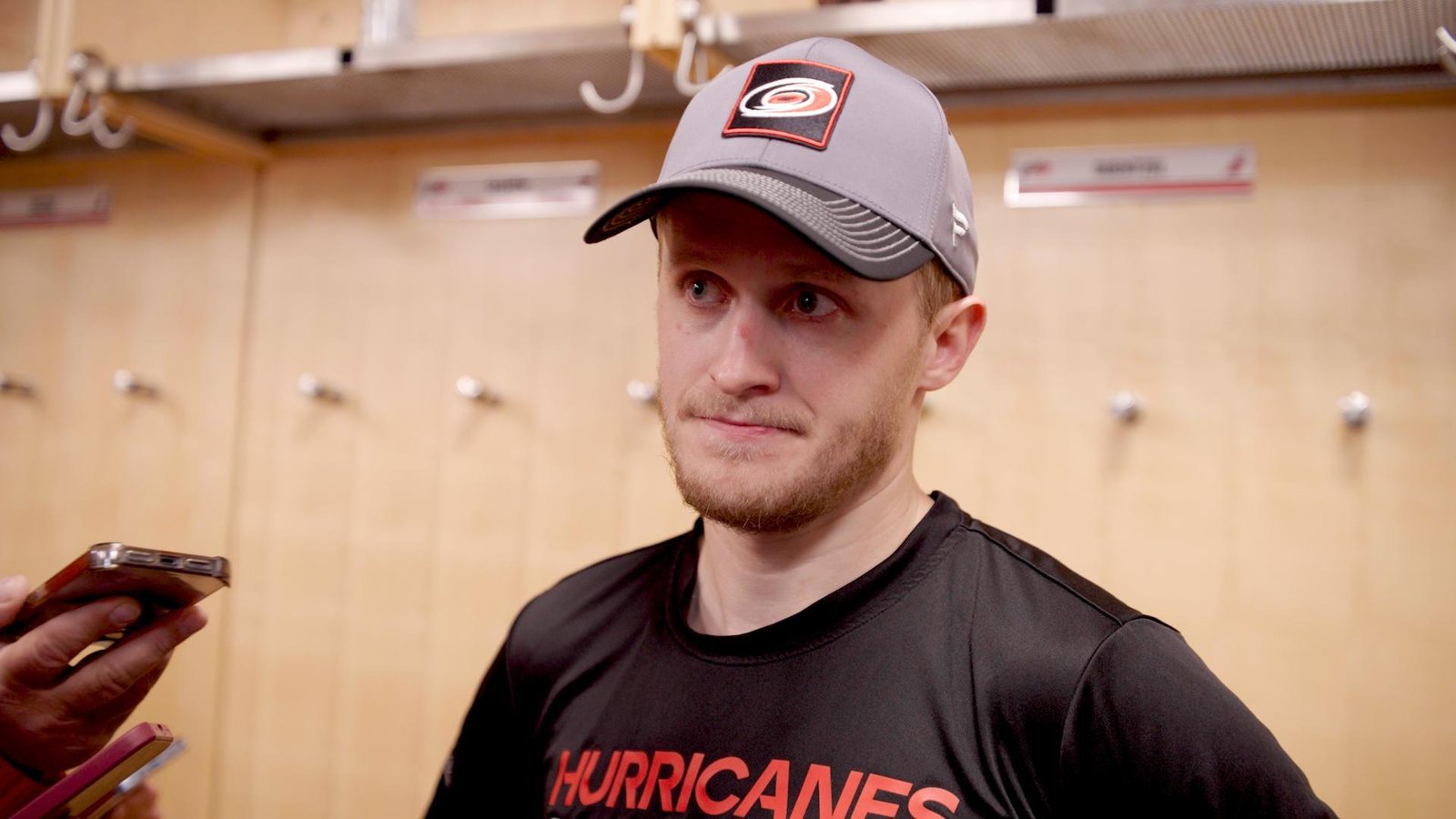 Strong play in motion for Jake Guentzel’s rights!