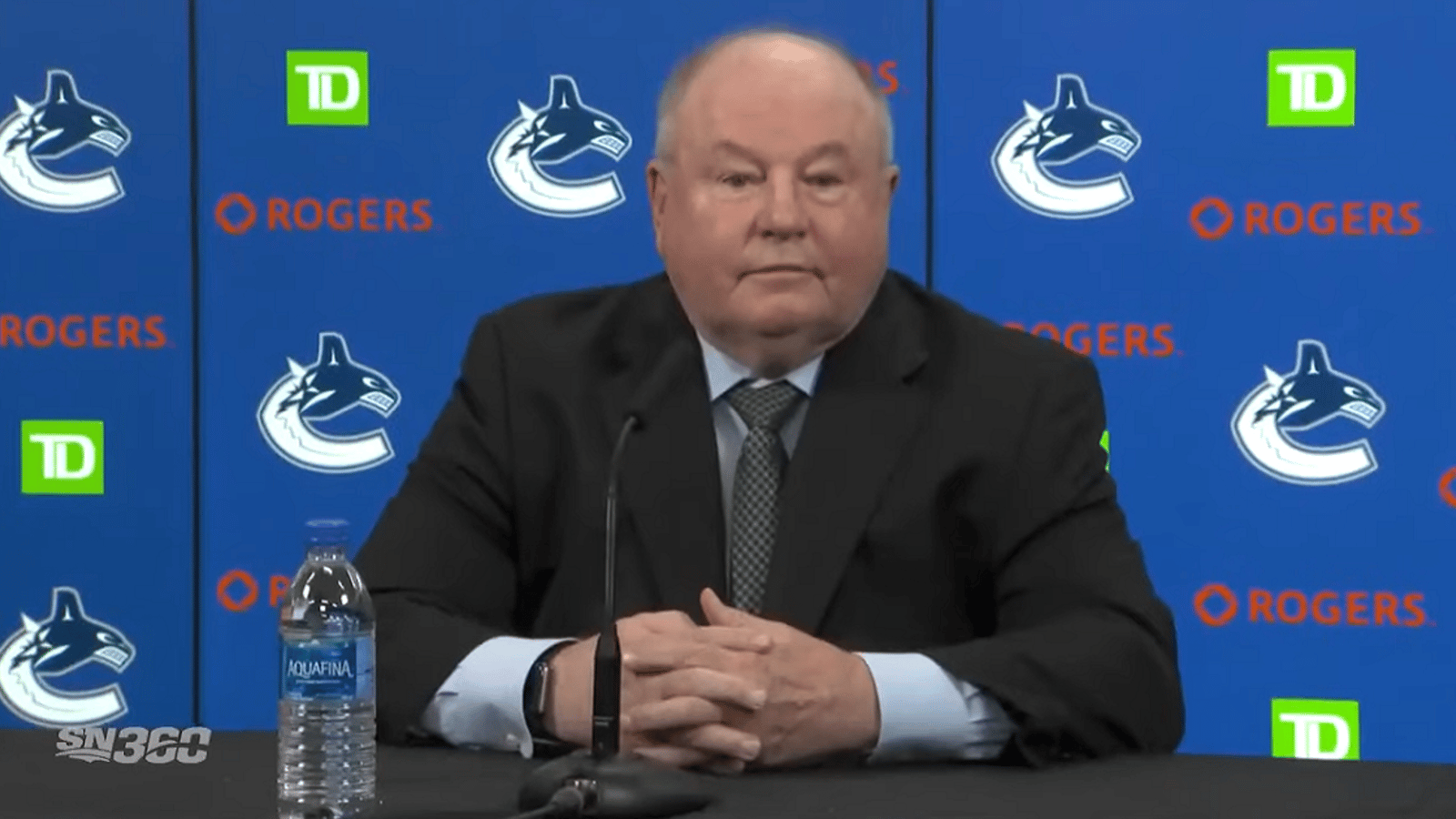 Former NHL players respond to Canucks' treatment of Bruce Boudreau.
