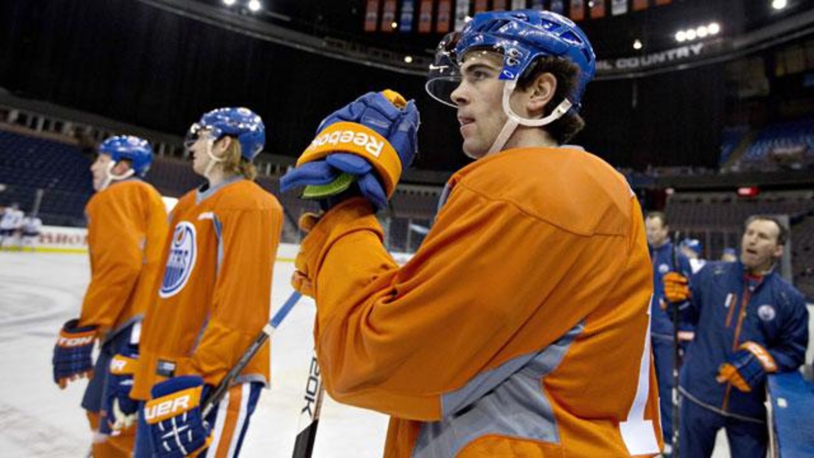 Free agent Justin Schultz signs new contract after rejecting Oilers’ offer!