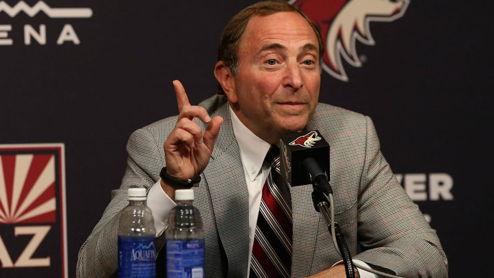 Report: Bettman and Meruelo to announce sale of Coyotes today