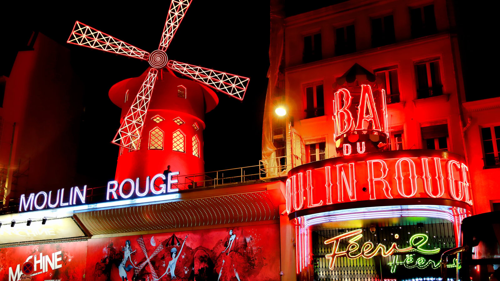 Vous pouvez maintenant louer le toit du Moulin Rouge et y dormir pour moins de 3 $ la nuit