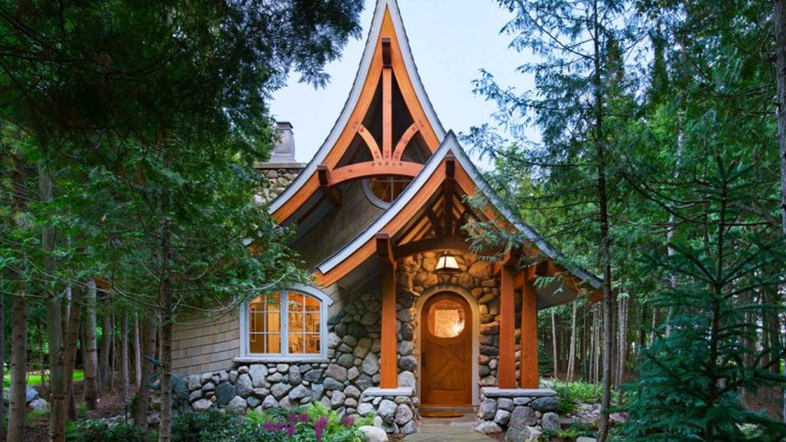 Cottage de rêve dont l'architecture fantaisiste est inspirée de contes de fées