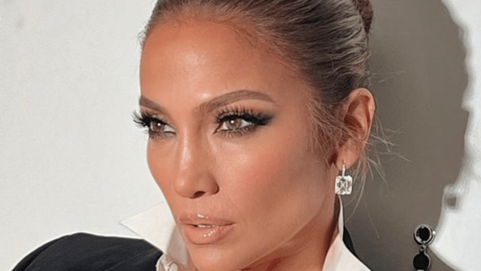 La tenue de Jennifer Lopez vole la vedette au Met Gala
