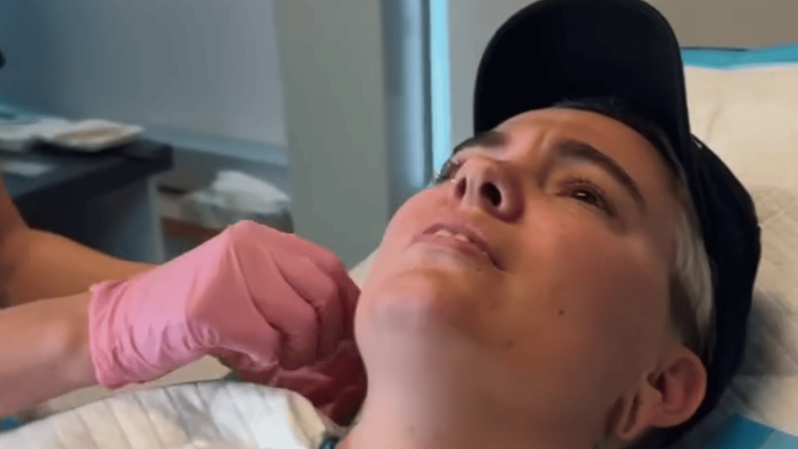Roxane Bruneau a subi une chirurgie pour se faire refaire les lobes d’oreilles et les réactions sont nombreuses
