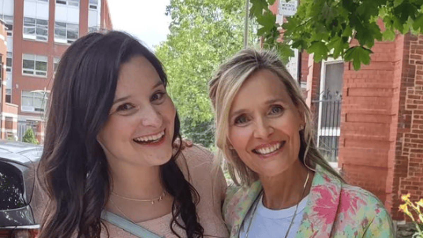 Rosalie Taillefer-Simard et sa maman Marie-Josée partagent un beau moment entre mère et fille