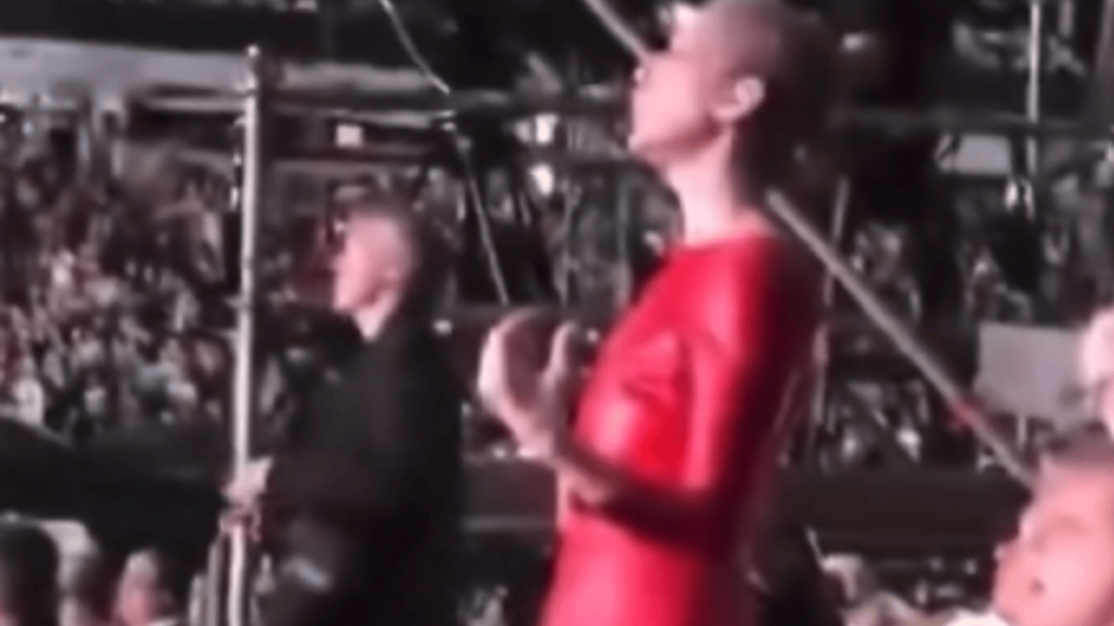 Céline Dion s'éclate en dansant et en faisant du « Air Guitar » 