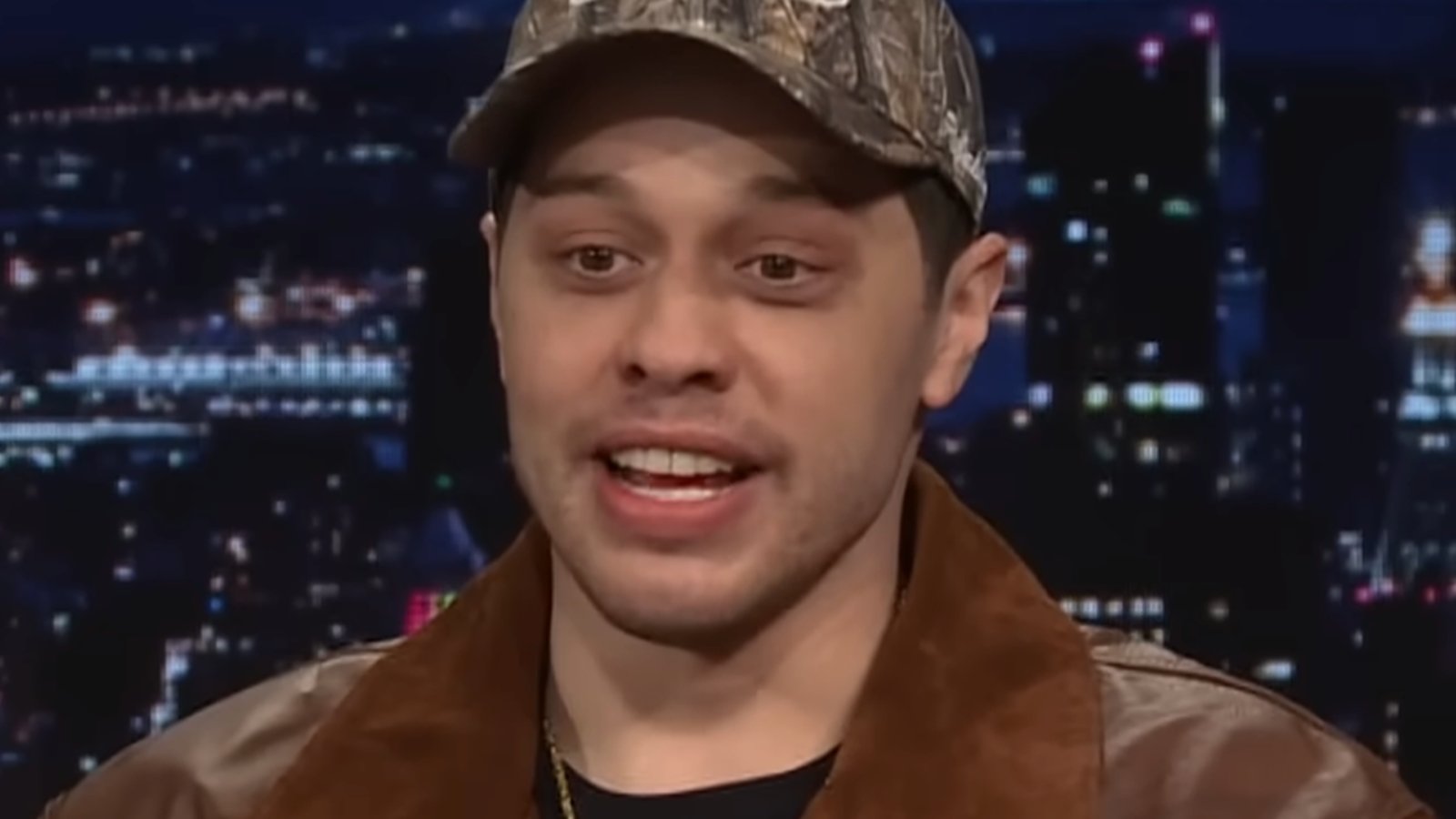 Pete Davidson explique pourquoi il a fait disparaître ses nombreux tatouages