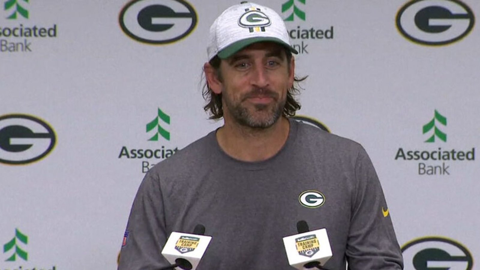 Aaron Rodgers speaks again, tries to clarify controversial comments 