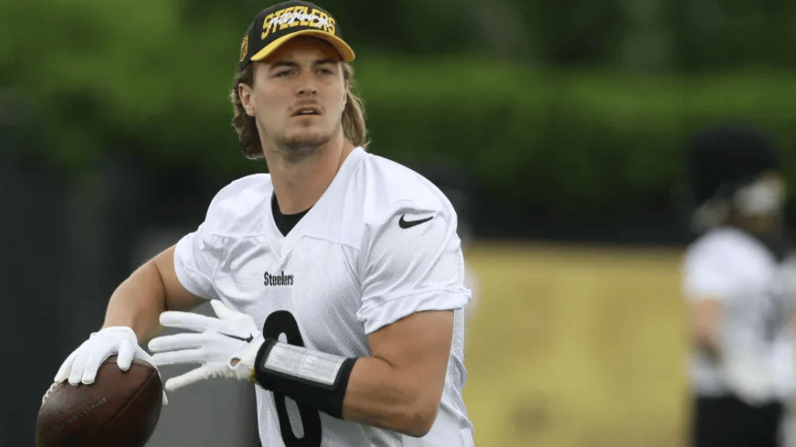Kenny Pickett takes jab at Steelers in farewell message 