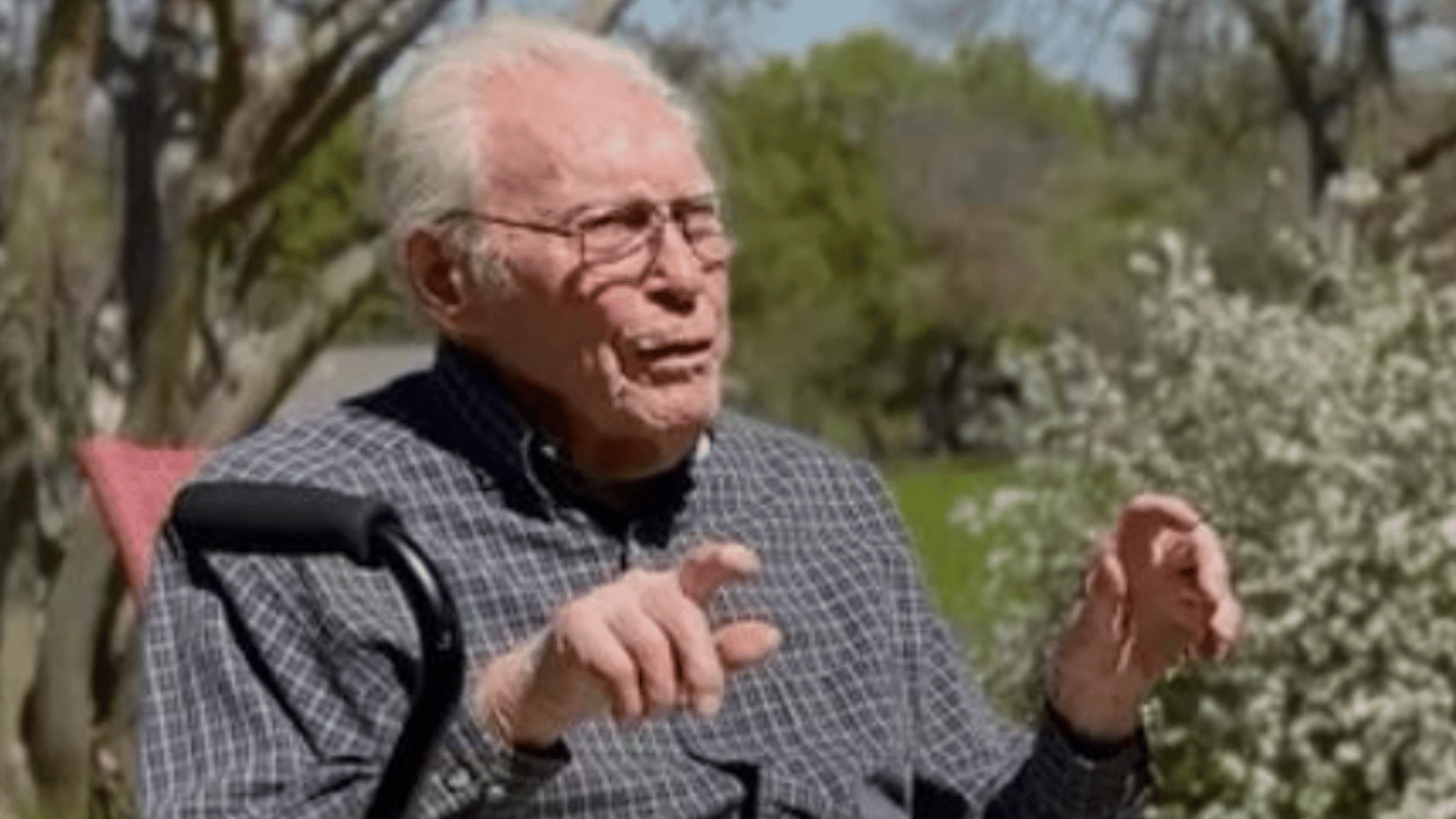 Un homme de 105 ans assiste à sa treizième éclipse solaire.
