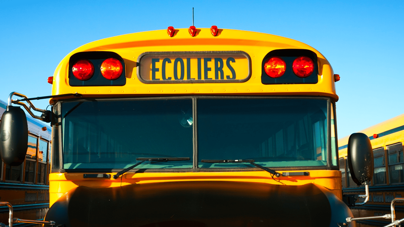 Un chauffeur d'autobus scolaire perd soudainement la vie au volant de son autobus 