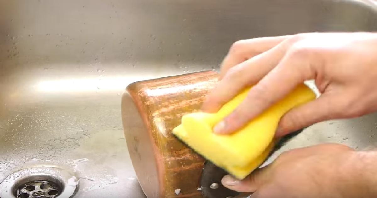 Faites votre propre Brasso pour nettoyer les casseroles en cuivre Ces