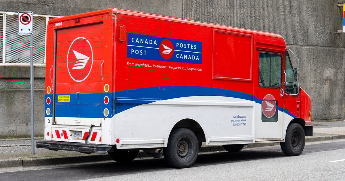 On sait combien de colis accumulés par Postes Canada attendent d’être ...