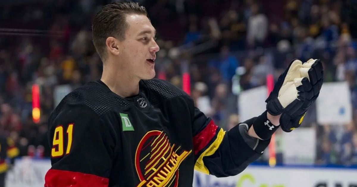 Report: Major Update On Canucks Negotiations With Zadorov And Lindholm ...