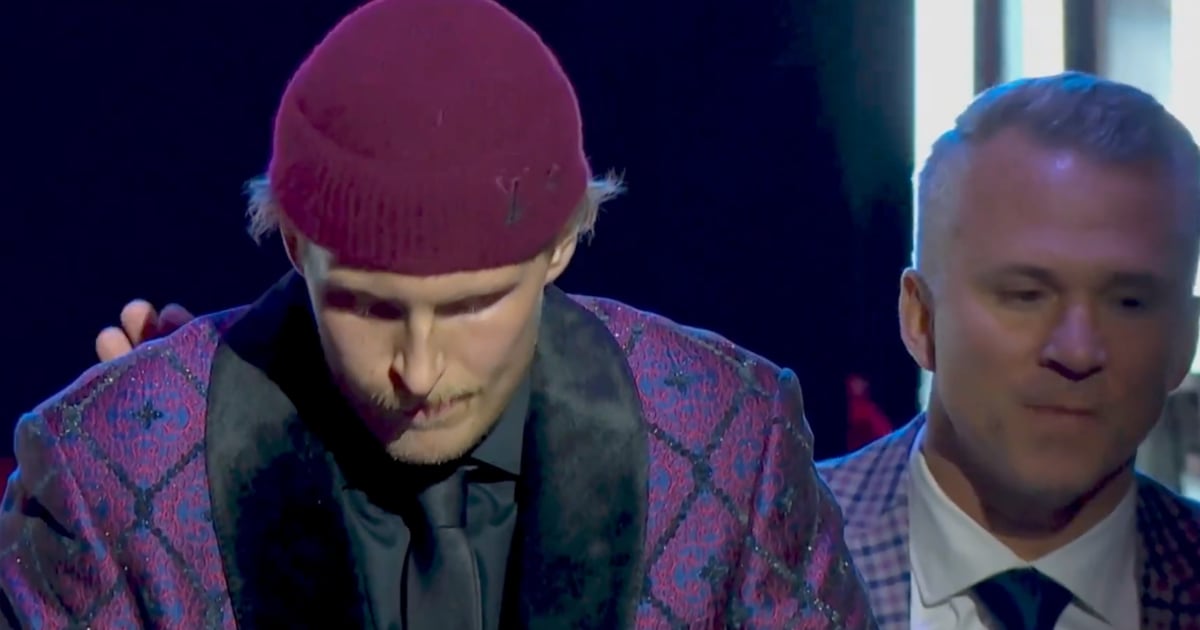 Emotional scene in Montreal as Patrik Laine is introduced to the crowd - HockeyFeed