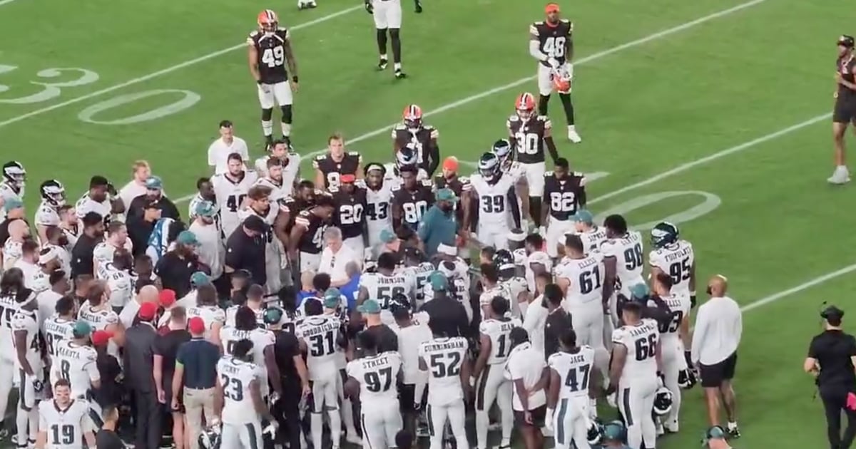 Horrifying Scene As Eagles WR Tyrie Cleveland Suffers Neck Injury - The ...