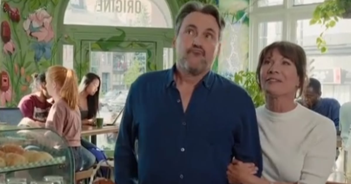 Guy A. Lepage souligne l'anniversaire de Sylvie Léonard sur le plateau