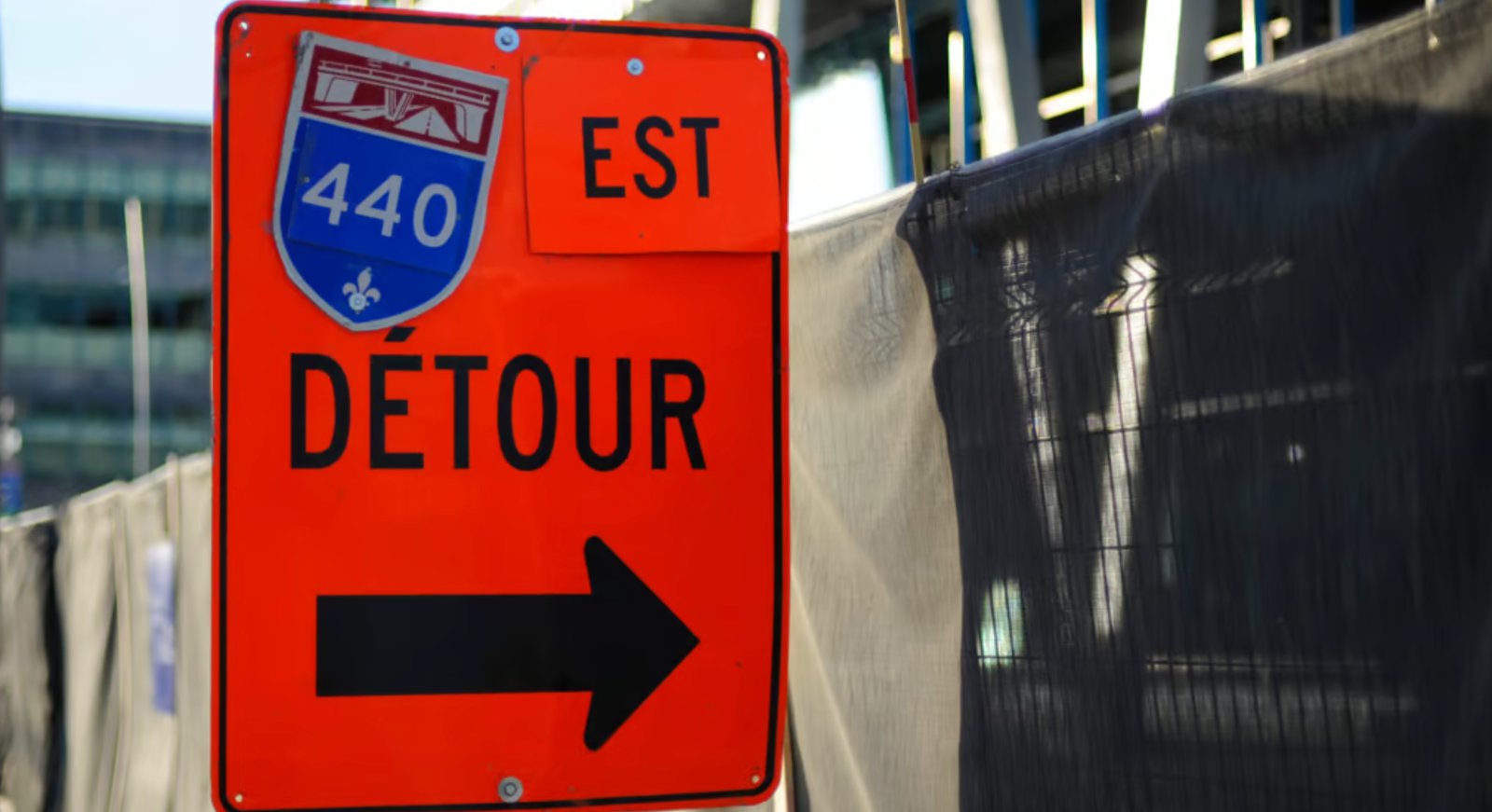 Fermeture complète de l'autoroute 440 dans les deux directions. 