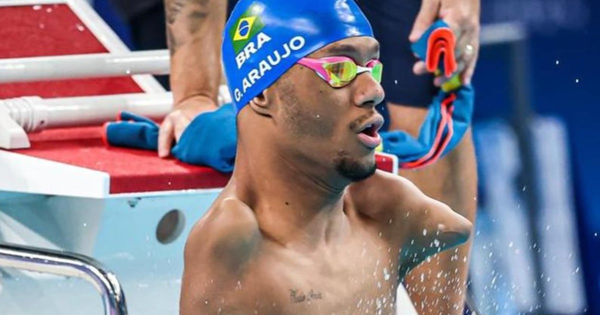 Un nageur sans bras remporte trois médailles d'or aux Jeux paralympiques de Paris